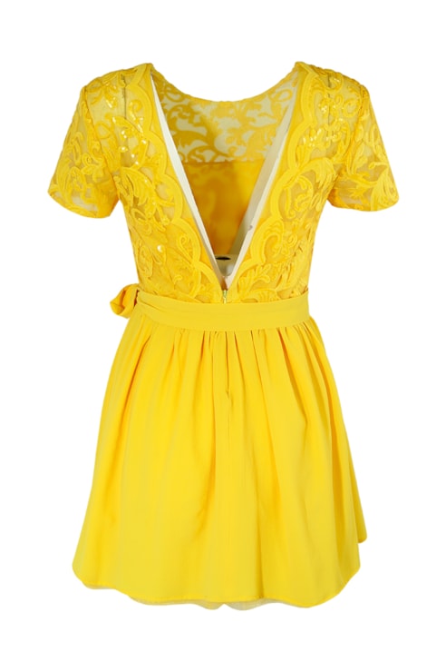 Vestido curto com tule bordado