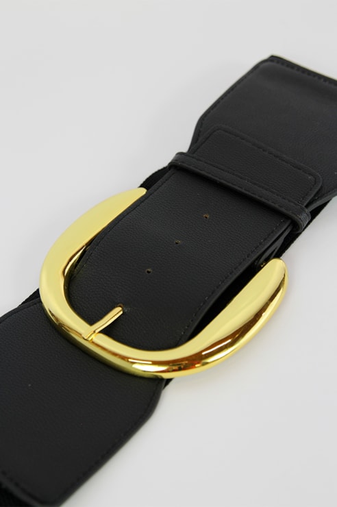 Wide belt with a maxi buckle
