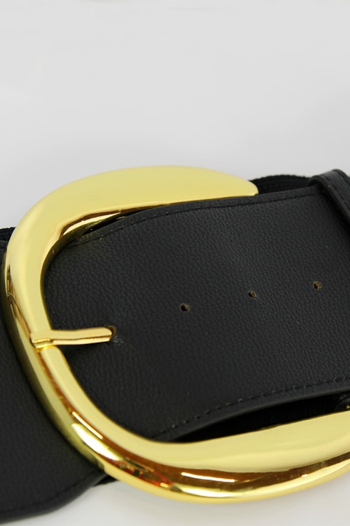Wide belt with a maxi buckle