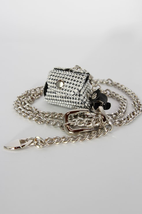 Cinto corrente com mini bolsa