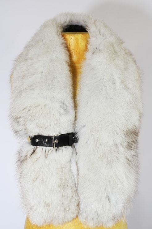 Natural fur collar with buckle 