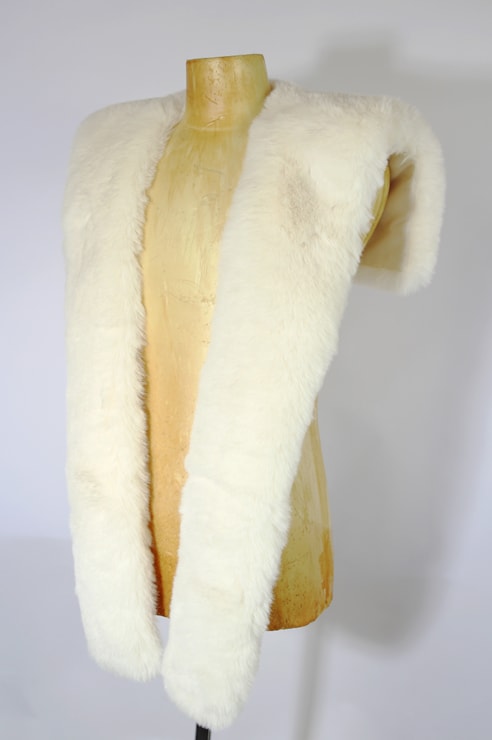 Synthetic fur collar