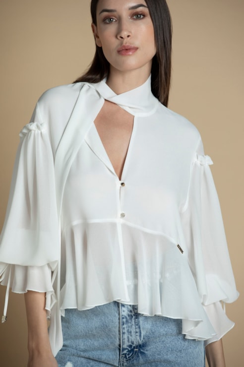 Blusa com folhos