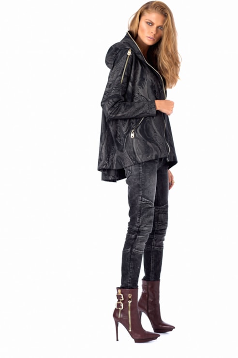 Botins compensados com fivelas