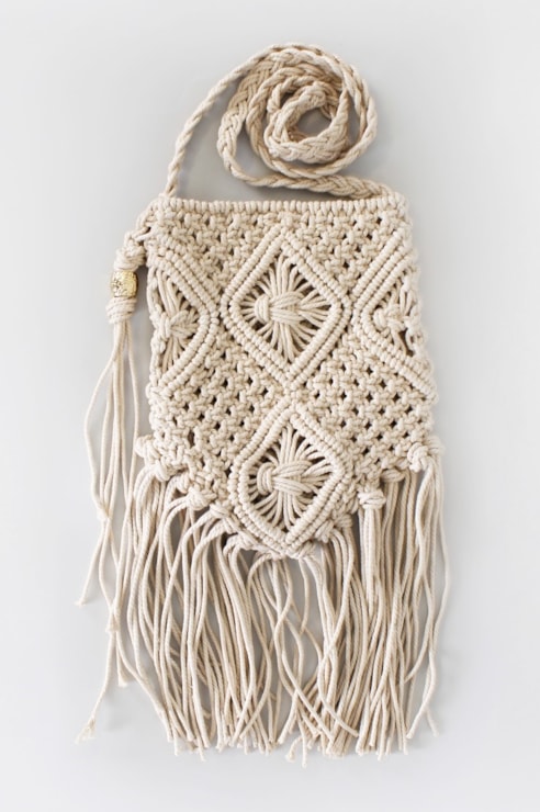 Mala tiracolo crochet com franjas