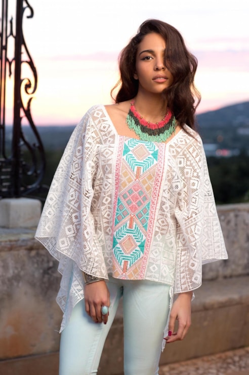 Embroidered bat sleeve blouse